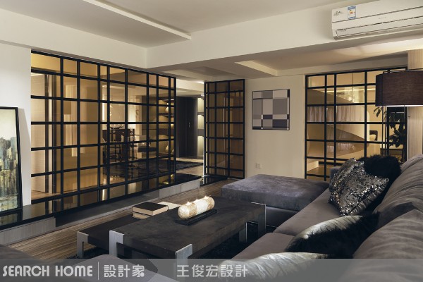 清玻璃材質具有視覺穿透的效果，加上質感輕盈明亮，用