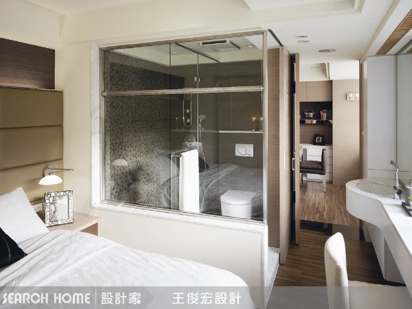 清玻璃材質具有視覺穿透的效果，加上質感輕盈明亮，用