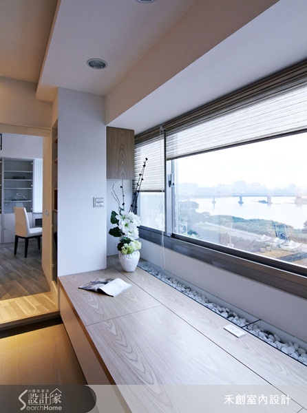 白色地板、白色粉刷牆壁，加上白色收納櫃......，喜歡