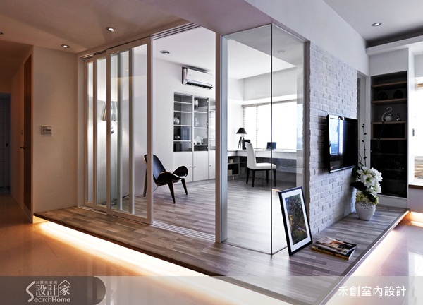 白色地板、白色粉刷牆壁，加上白色收納櫃......，喜歡