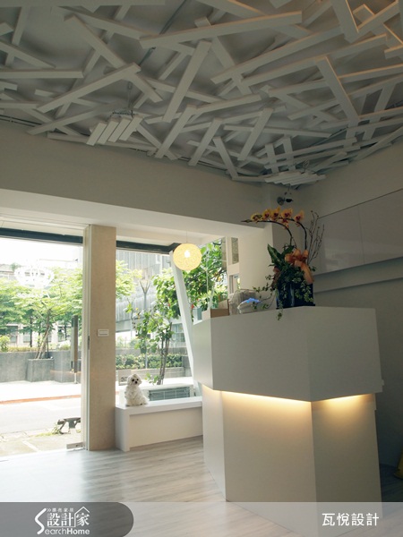 不一定要花俏繁複的裝飾,簡單的幾何造型與線條創意就