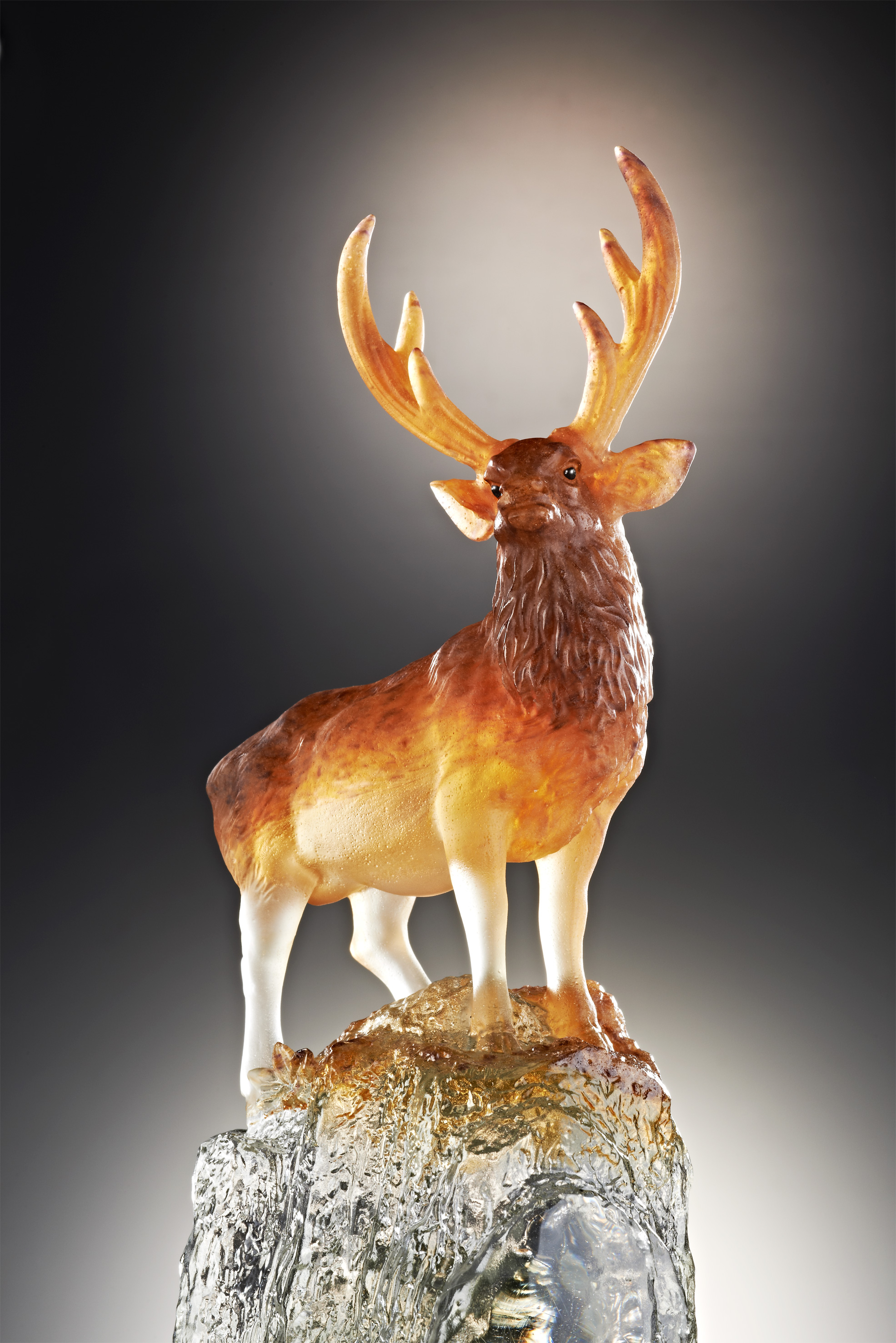 琉璃工房以台灣原生動植物為主題，由楊惠姍帶領一群平