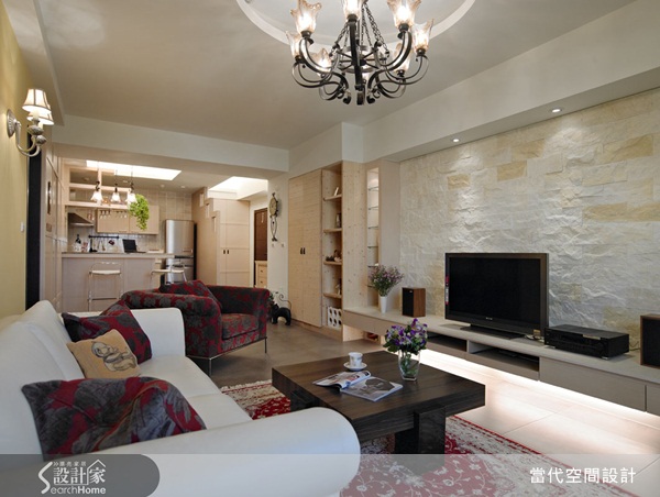 本案屋主為一位小資女，勤奮工作好些年，紮實地攢了一