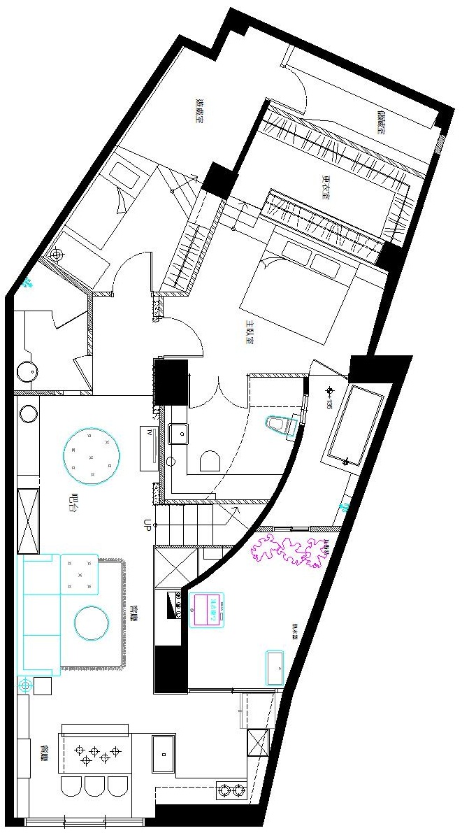 「破而後立」形容改造這間陰暗的地下室，再貼切也不過