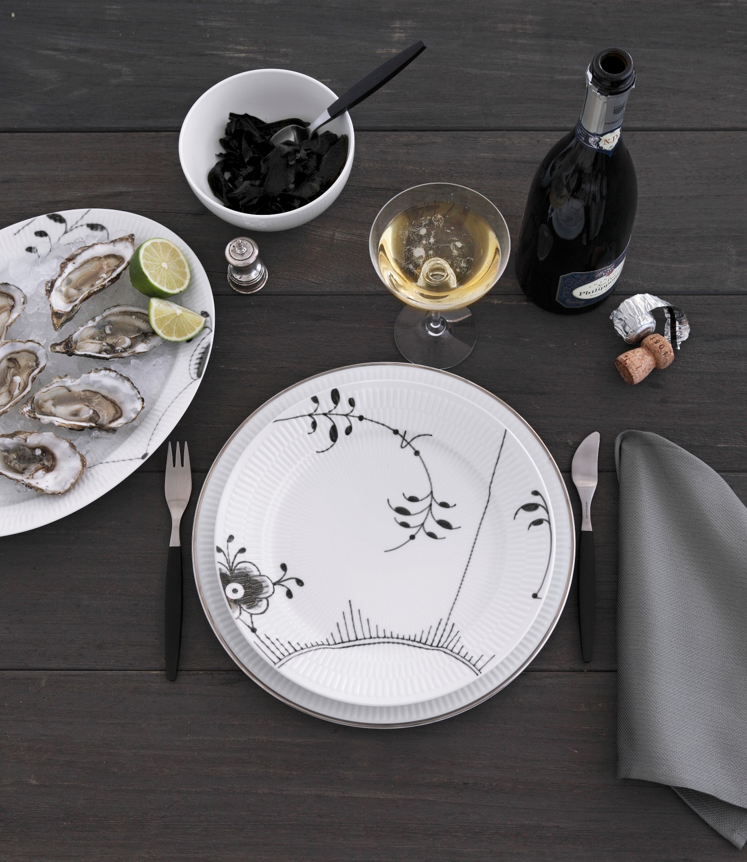 皇家哥本哈根手繪名瓷延續Coco Chanel對黑色的熱情與