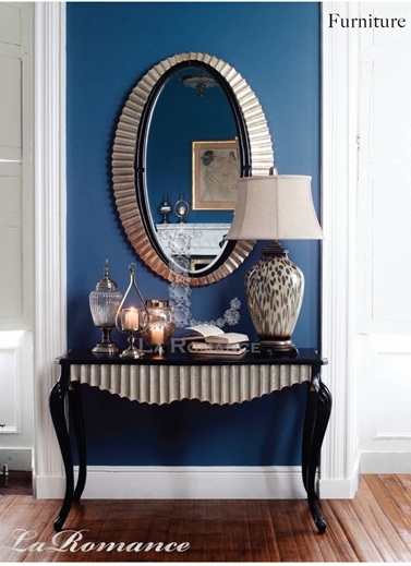 Genesis Mindy Brownes 是起源於愛爾蘭的英國知名品牌