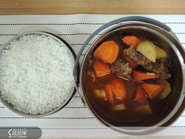 身為設計家網站的小編,我的第一篇開箱文就這樣獻給了