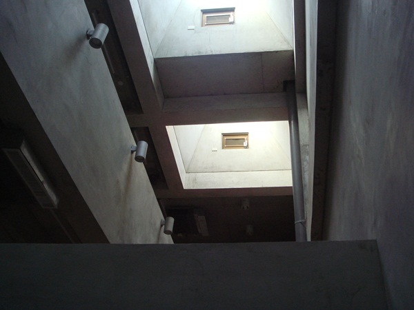 這是一處位於桃園大溪、屋主一家人住了半百的老厝，面