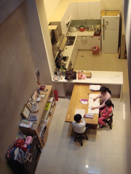 這是一處位於桃園大溪、屋主一家人住了半百的老厝，面