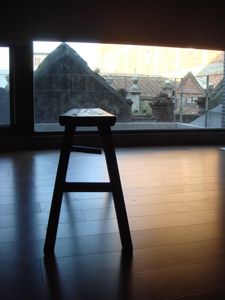 這是一處位於桃園大溪、屋主一家人住了半百的老厝，面