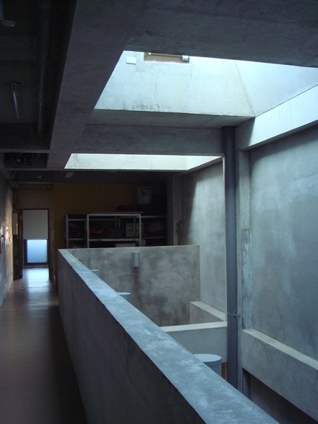 這是一處位於桃園大溪、屋主一家人住了半百的老厝，面