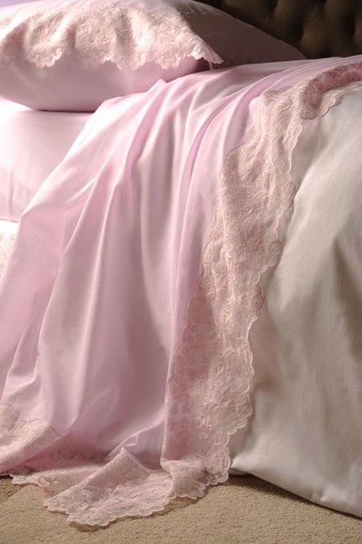 許多年輕朋友第一次接觸到寬庭，是因為一床嶄新的新婚