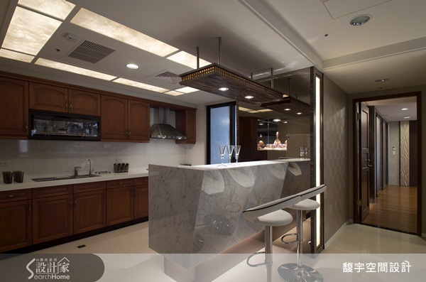 本案位於桃園市,空間坪數70坪,擁有令人羨慕的寬敞格