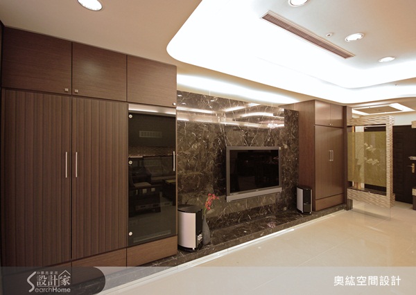 客廳是居家空間中最重要的場所之一，既是家人相處的地