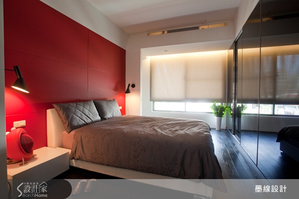 這一間以黑色、白色和紅色為設計風格的空間，聽起來很