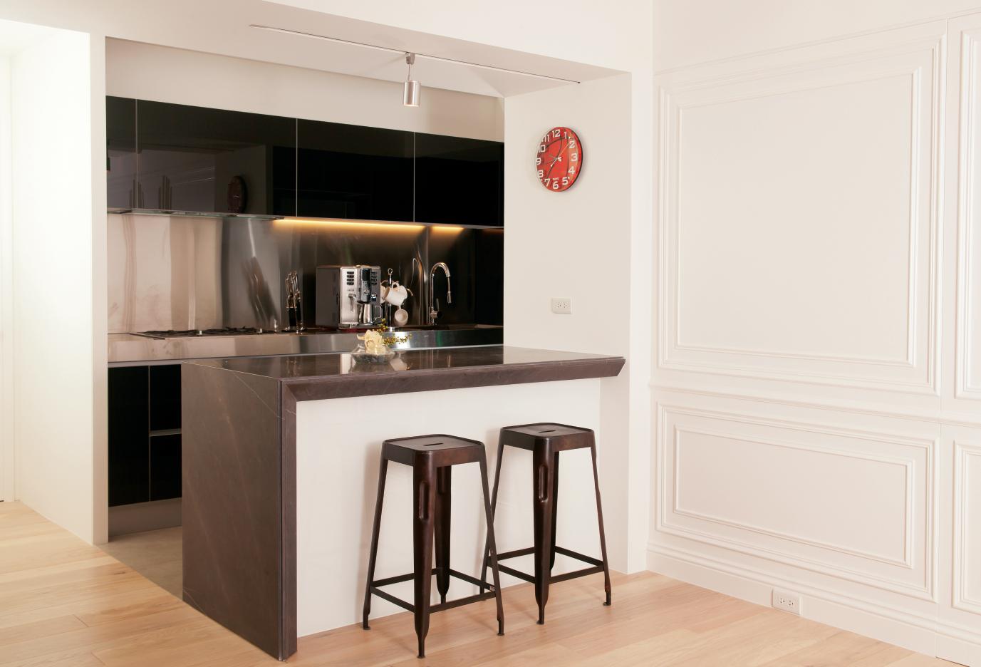 高以翔獨居的空間30坪大，問為何沒有將空間走普遍男性