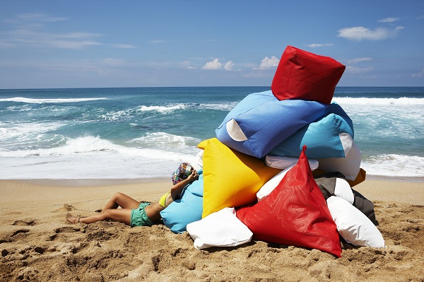 無抱無束的懶骨頭沙發，讓人一坐就不想起身，有業者推