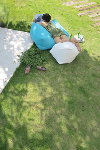 無抱無束的懶骨頭沙發，讓人一坐就不想起身，有業者推