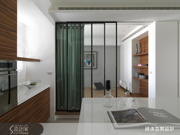 隔間設計扮演著引導空間動線，以及區隔生活場域的重要