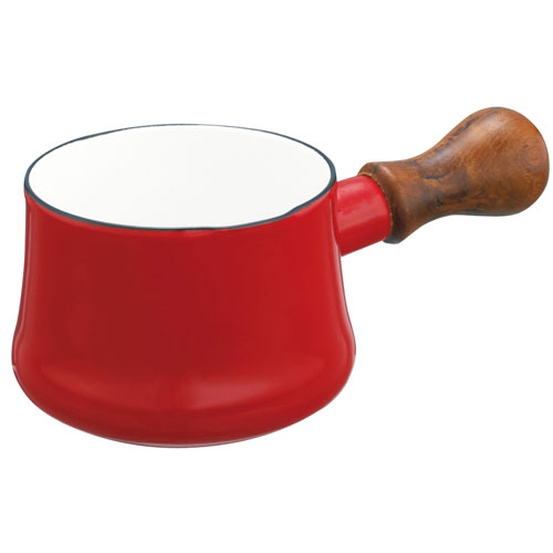 沖泡咖啡的過程是愉悅的。從手沖壺、濾網、牛奶鍋、馬