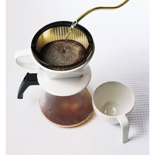 沖泡咖啡的過程是愉悅的。從手沖壺、濾網、牛奶鍋、馬