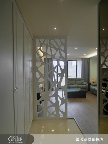 簡單溫暖、層次豐富，這些看似有點矛盾的空間形容，其