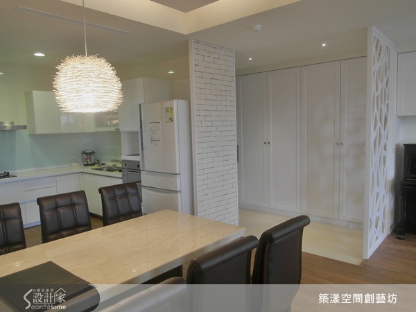 簡單溫暖、層次豐富，這些看似有點矛盾的空間形容，其