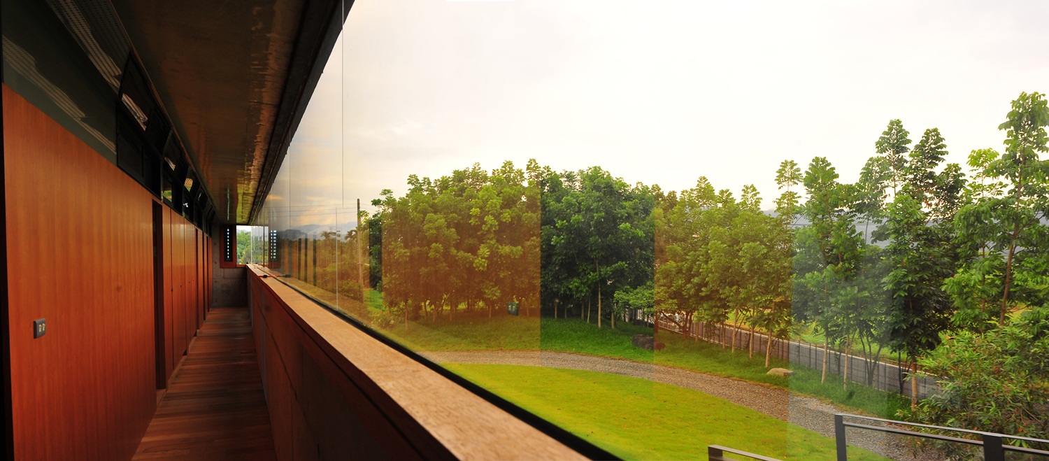 在南投一塊總面積達1600坪的土地上，矗立著一個看似縣