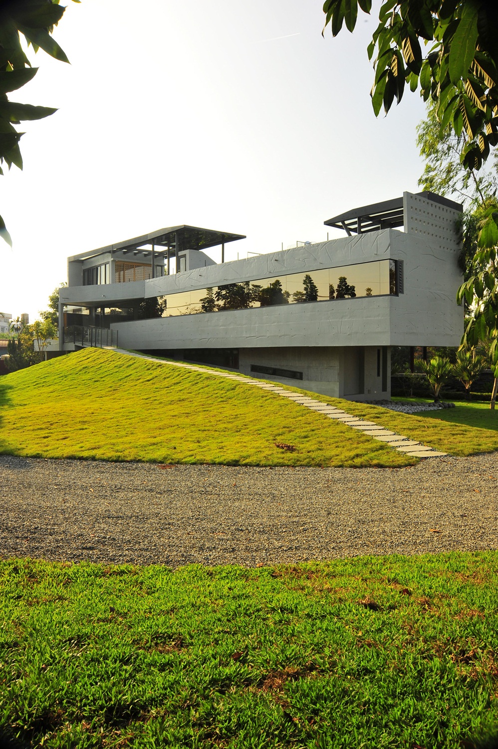 在南投一塊總面積達1600坪的土地上,矗立著一個看似縣