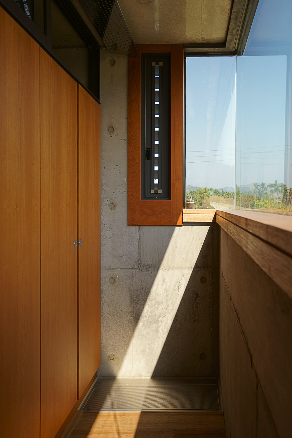 在南投一塊總面積達1600坪的土地上，矗立著一個看似縣