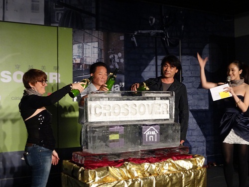 在台北華山文化創意中心，一場名為「CROSSOVER穿越美