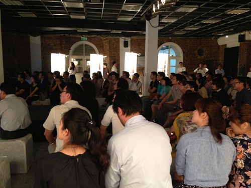 在台北華山文化創意中心，一場名為「CROSSOVER穿越美