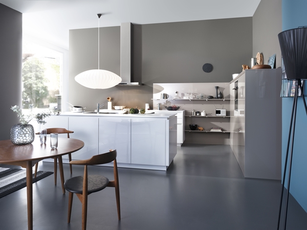 褪去厚重的傳統廚房框架，營造極簡漂浮感。在德國LEIC