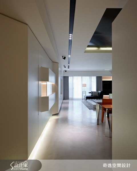 喜愛時尚、熱愛跑車的屋主買下這間位於台北市南港的房