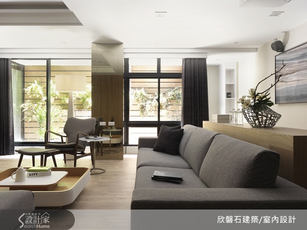 一處位於台中五層樓的百坪獨棟別墅，住著三代同堂的家