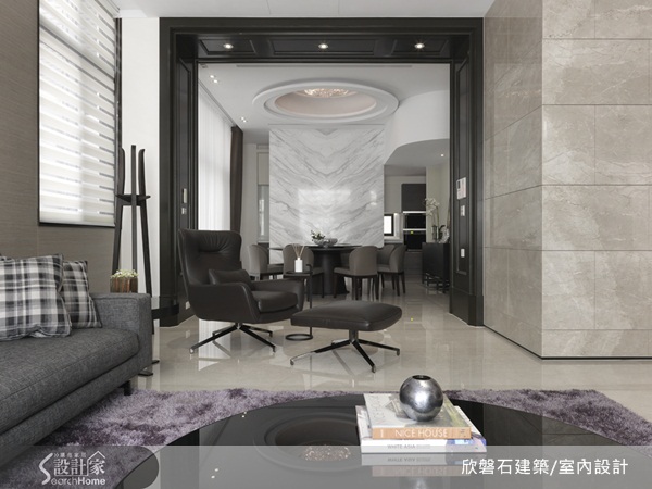 一處位於台中五層樓的百坪獨棟別墅，住著三代同堂的家