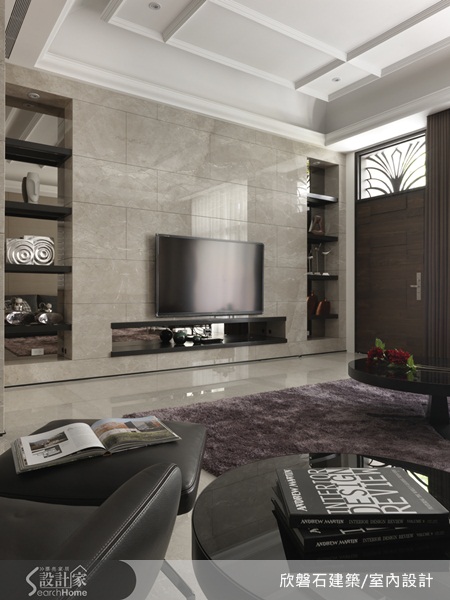 一處位於台中五層樓的百坪獨棟別墅，住著三代同堂的家