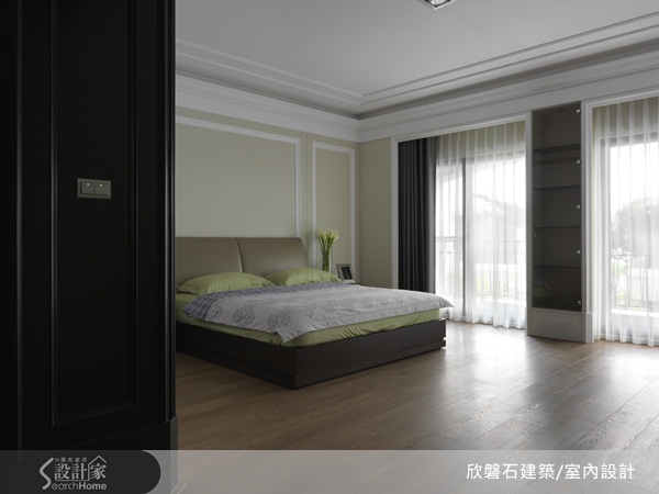 一處位於台中五層樓的百坪獨棟別墅，住著三代同堂的家