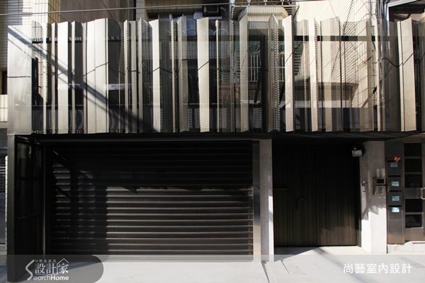 走進台北市的舊房子街區，倏然吸引住所有流動路人眼光