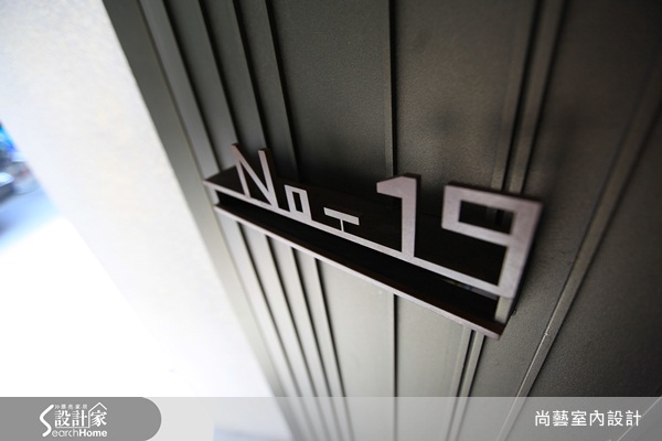 走進台北市的舊房子街區，倏然吸引住所有流動路人眼光