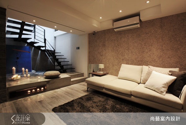 走進台北市的舊房子街區，倏然吸引住所有流動路人眼光