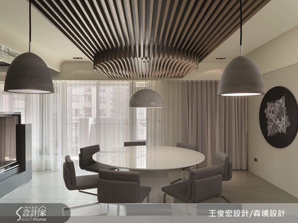 以一張圓桌為起點的設計。為滿足屋主過年時邀請客人來
