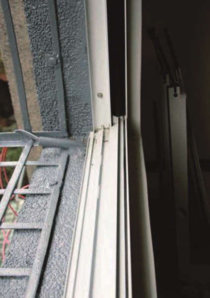 鋁窗工程會需要使用到泥作，因此通常會安排在與泥作工