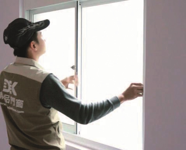 鋁窗工程會需要使用到泥作，因此通常會安排在與泥作工