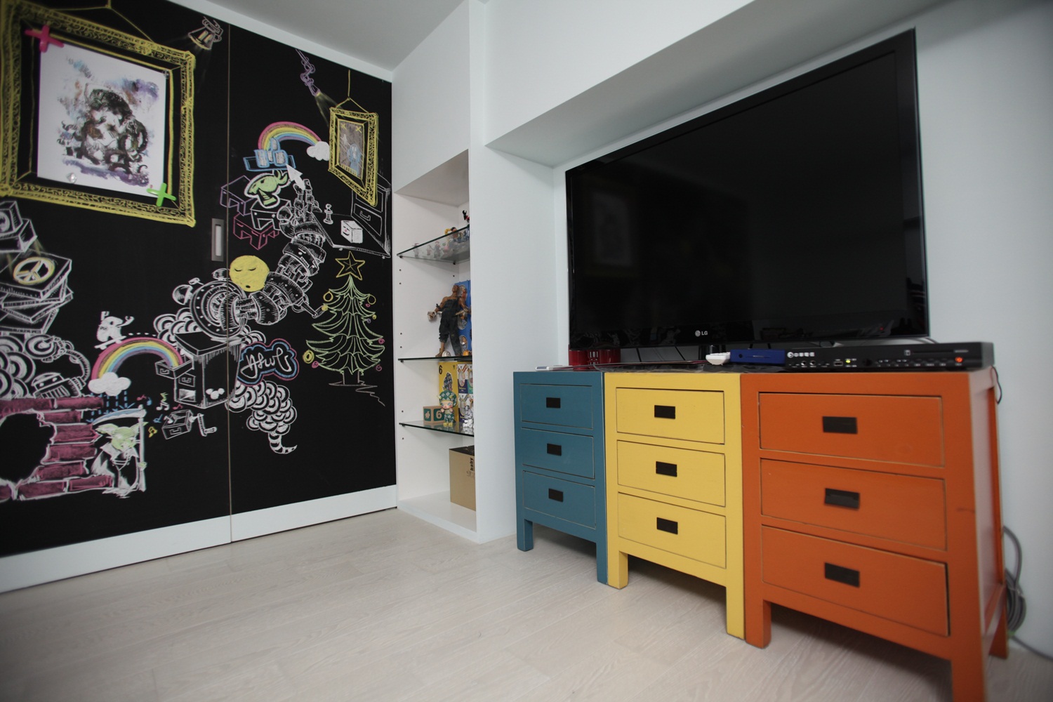 想知道插畫師與動畫師的家是什麼樣子的嗎？15坪的樓中