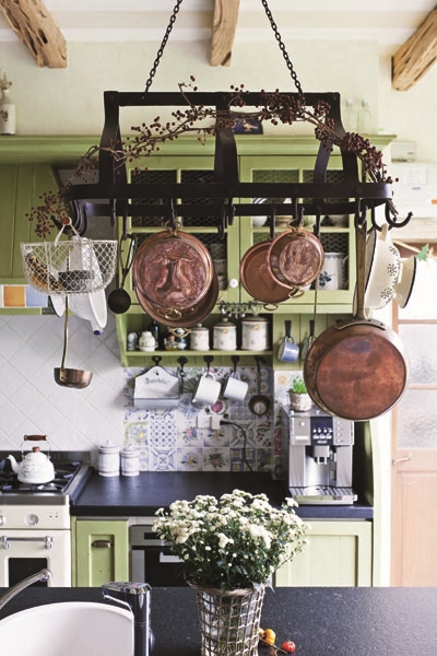 田園鄉村風格中因國家、地理環境不同,因此會產生出粗