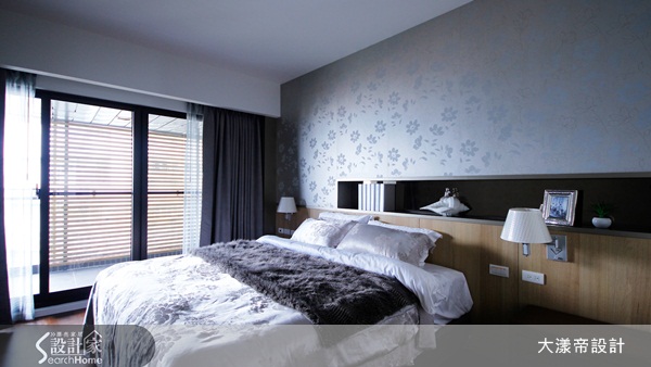 這間位於新店區的房子，居住成員有夫妻和一個孩子。屋