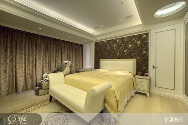 走進這間位於台北市的新成屋，從玄關地面的大理石地坪