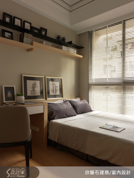 端上一杯酒，放上一首喜愛的音樂，在迷離的燈光下，享