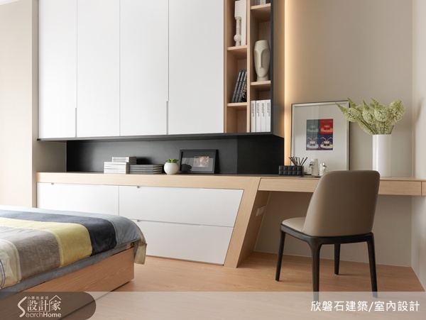 端上一杯酒，放上一首喜愛的音樂，在迷離的燈光下，享